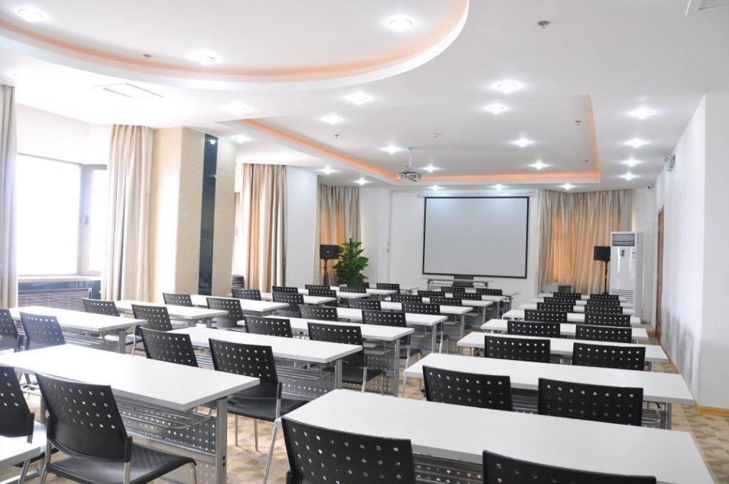 Super 8 Hotel Qingdao Railway Station Gui Zhou Road Екстер'єр фото